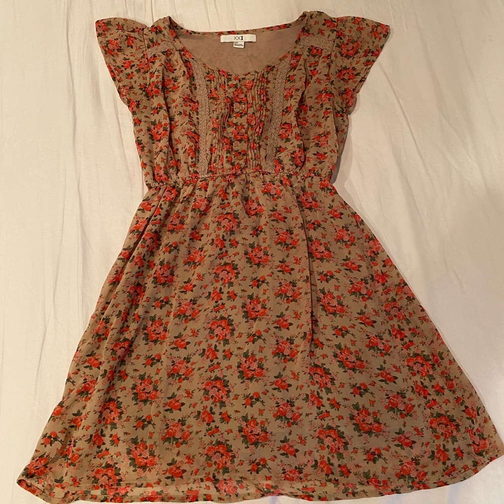Floral dress with ruffled sleeves